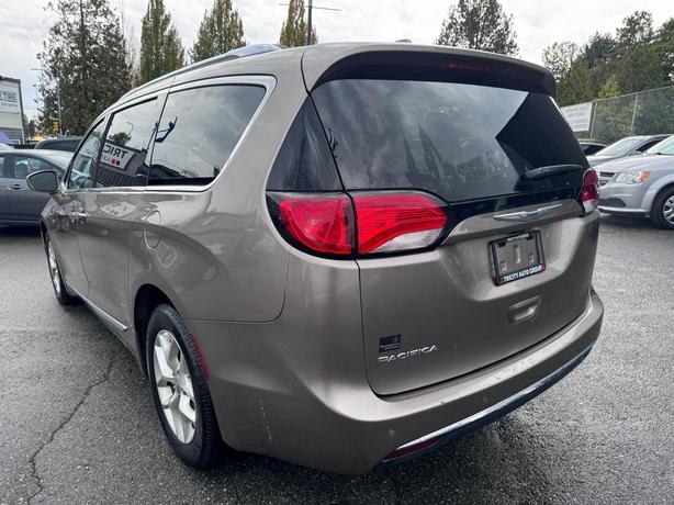 2017 Chrysler Pacifica 4dr Wgn Touring-L Plus image 3