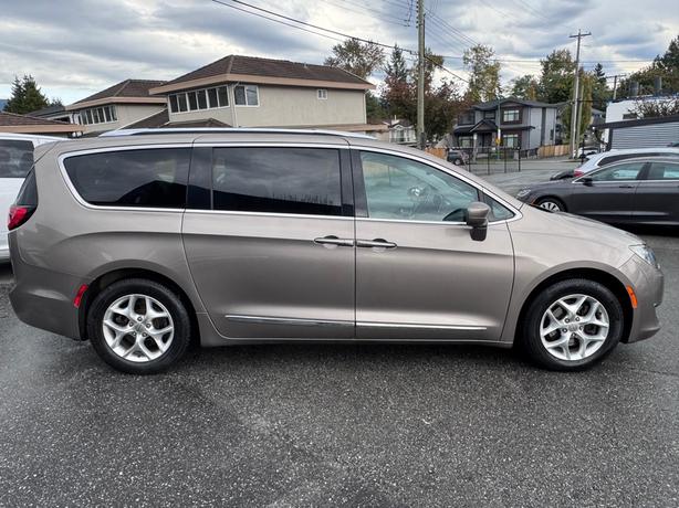 2017 Chrysler Pacifica 4dr Wgn Touring-L Plus image 6