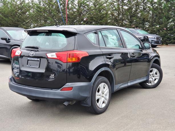 2015 Toyota RAV4 LE AWD image 6