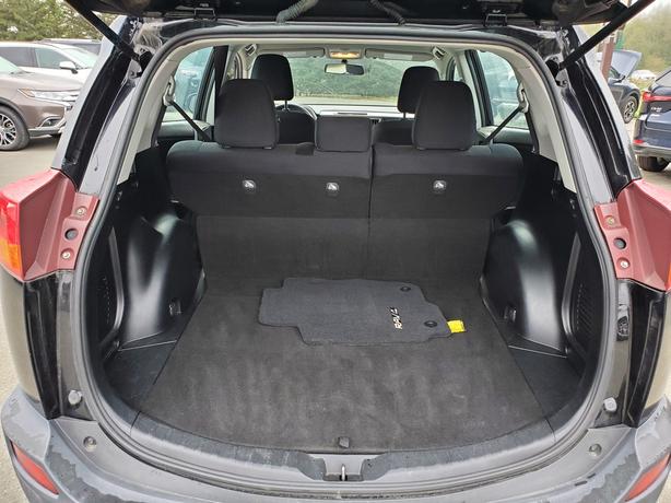 2015 Toyota RAV4 LE AWD image 8