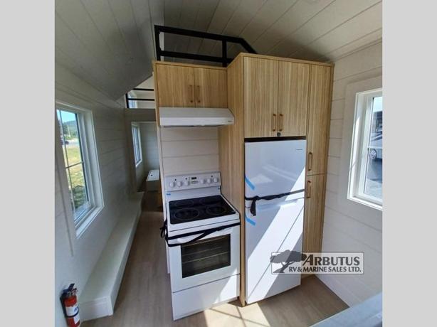 Used 2022 Stattonrock Construction GALIANO VILLA 32' image 6