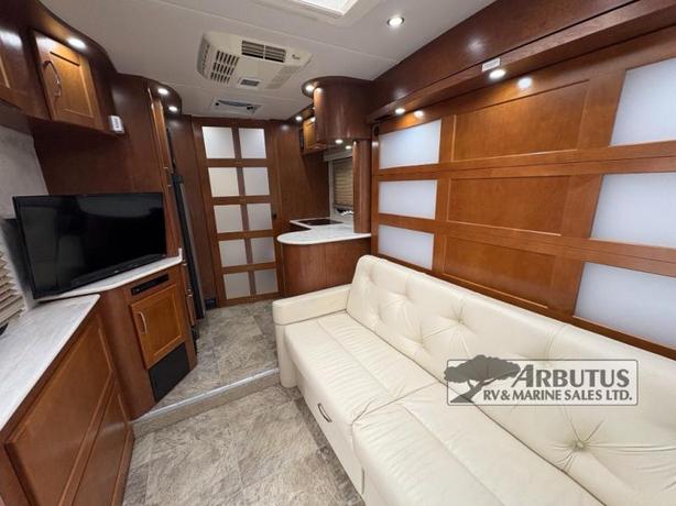 Used 2014 Pleasure-Way Plateau XL MB image 8