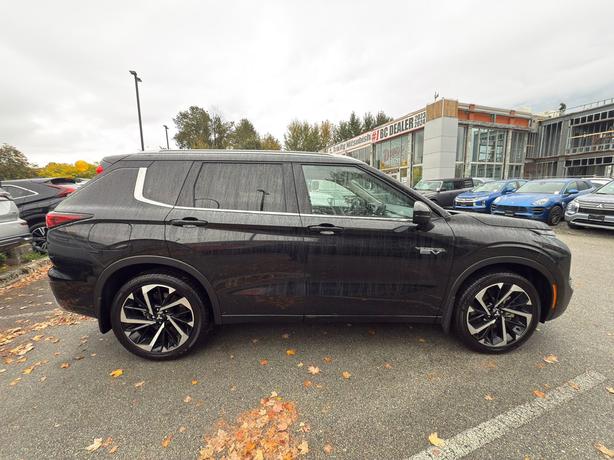 2024 Mitsubishi Outlander PHEV image 5
