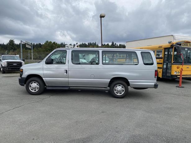 2010 Ford Econoline E-350 XL Super Duty Extended 15 Passenger Van image 2