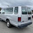 2010 Ford Econoline E-350 XL Super Duty Extended 15 Passenger Van thumbnail image 3