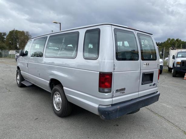 2010 Ford Econoline E-350 XL Super Duty Extended 15 Passenger Van image 3