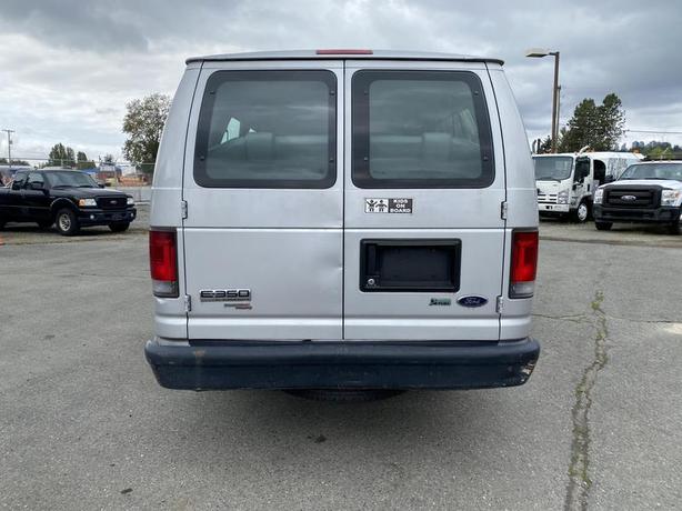 2010 Ford Econoline E-350 XL Super Duty Extended 15 Passenger Van image 4