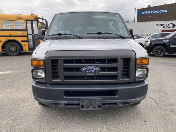 2010 Ford Econoline E-350 XL Super Duty Extended 15 Passenger Van image 8
