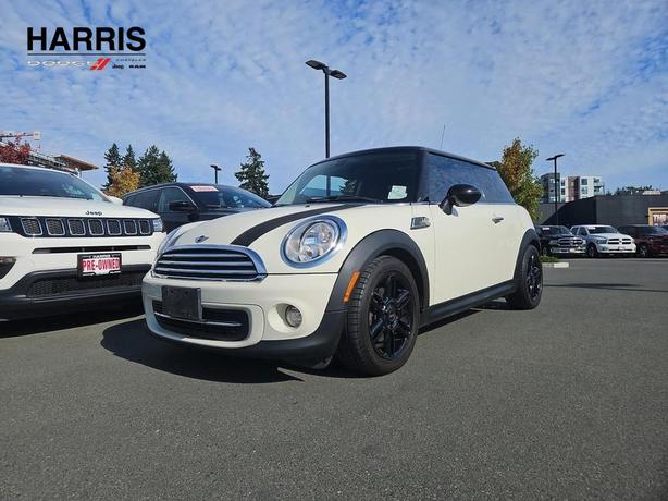 2013 MINI Cooper Hardtop | No Reported Accidents! image 1