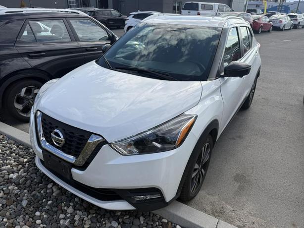 2020 Nissan Kicks SR image 2
