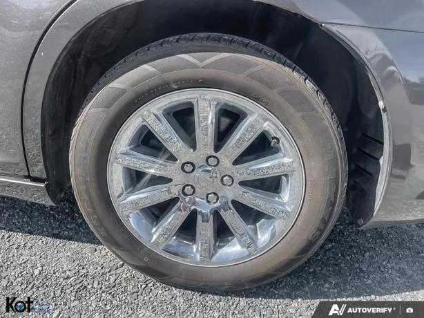 2013 CHRYSLER 300 image 6