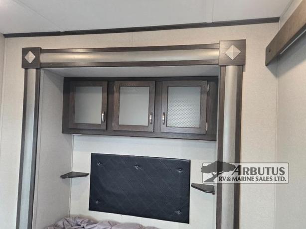 Used 2019 Keystone RV Residence 401MBNK image 7
