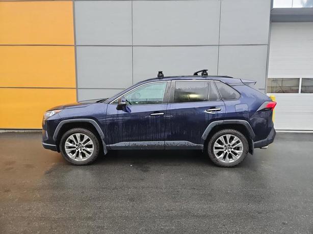 2019 Toyota RAV4 Limited AWD | No Reported Accidents! image 3