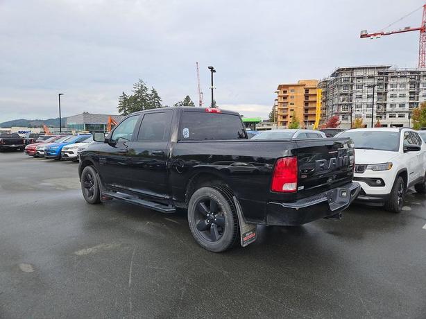 2022 RAM 1500 Classic Express 4x4 Crew Cab 5'7 Box | Bluetooth Connectivity! image 4