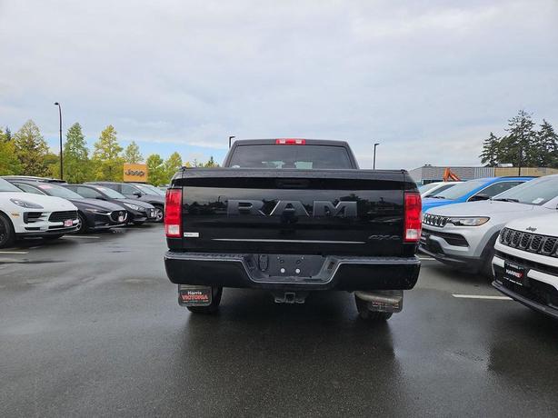 2022 RAM 1500 Classic Express 4x4 Crew Cab 5'7 Box | Bluetooth Connectivity! image 5