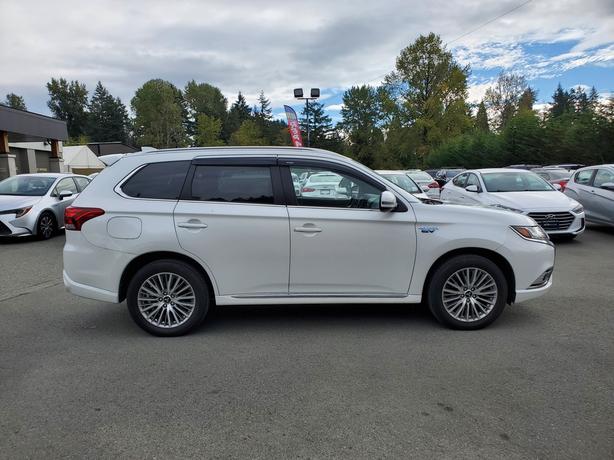 2020 Mitsubishi Outlander PHEV 4WD - Heated Seats, Heated Wheel, Moonroof image 5