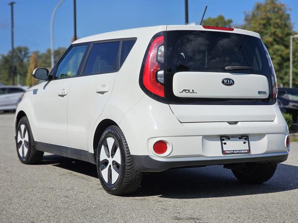 2016 Kia Soul EV - Heated Seats, Cruise Control, BlueTooth image 7