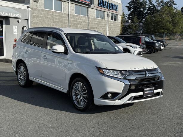 2022 Mitsubishi Outlander PHEV LE 4WD - Dual Zone A/C & Power Driver Seat image 4