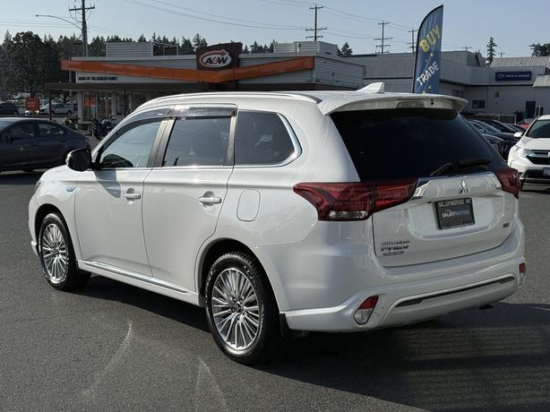 2022 Mitsubishi Outlander PHEV LE 4WD - Dual Zone A/C & Power Driver Seat image 8