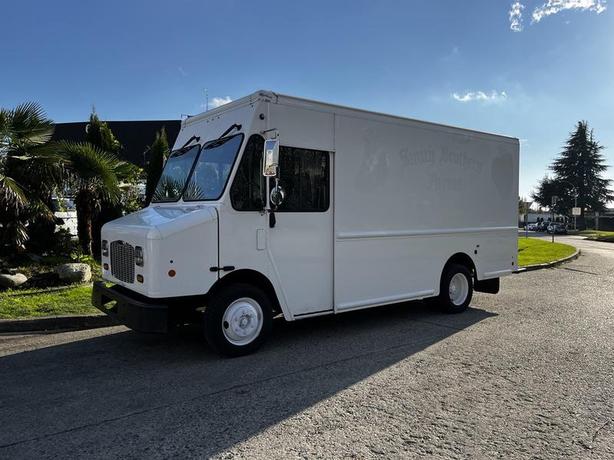 2017 Freightliner M Line Step Reefer Cargo Van image 7