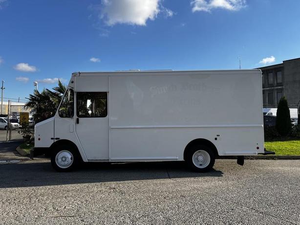 2017 Freightliner M Line Step Reefer Cargo Van image 8