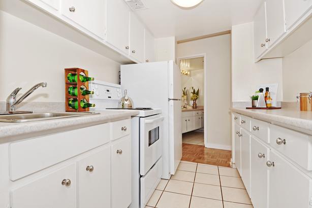 2 Bedroom Suite on Beach Ave! image 1