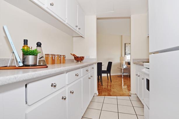 2 Bedroom Suite on Beach Ave! image 2