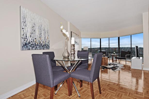 2 Bedroom Suite on Beach Ave! image 6