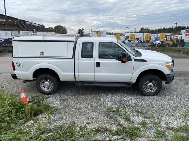 2015 Ford F-250 SD SuperCab Short Bed 4WD image 5