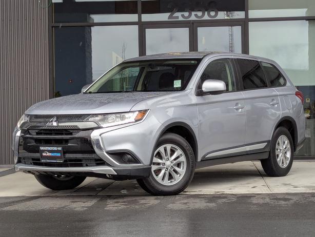 2017 Mitsubishi Outlander ES - 4x4, Heated Seats, Bluetooth image 1