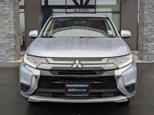 2017 Mitsubishi Outlander ES - 4x4, Heated Seats, Bluetooth image 3