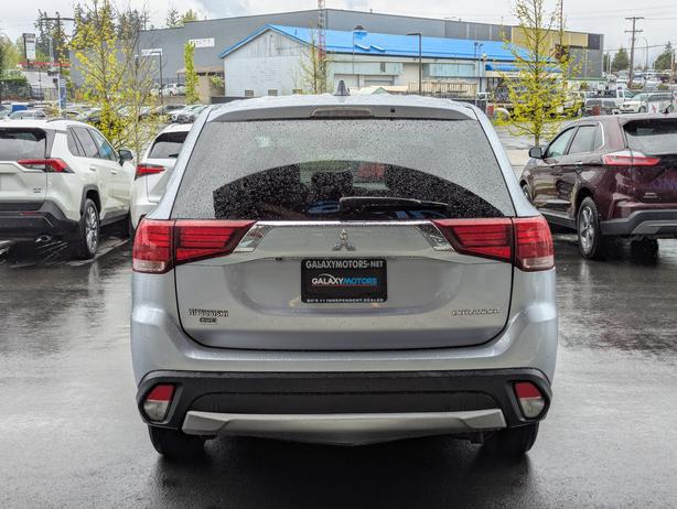 2017 Mitsubishi Outlander ES - 4x4, Heated Seats, Bluetooth image 7