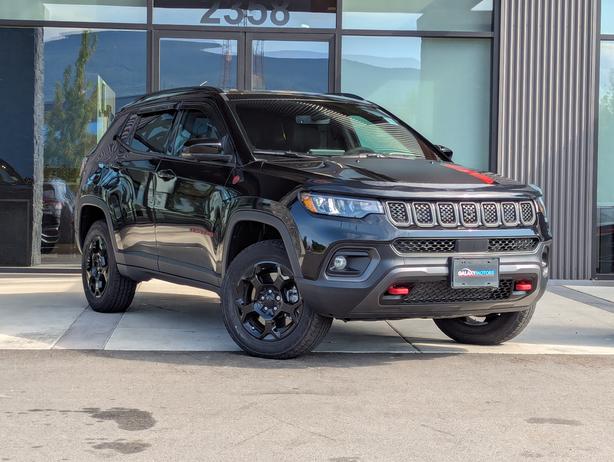 2023 Jeep Compass Trailhawk - 4x4, Leather, Heated Seats, Sunroof image 4