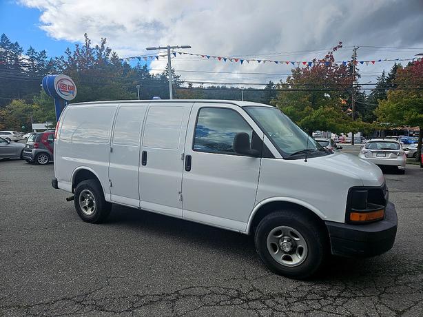 2007 Chevrolet  Express Cargo Van image 1