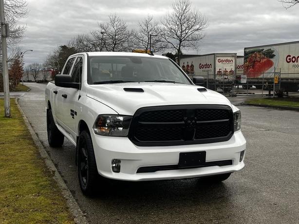 2022 RAM 1500 Classic Tradesman Crew Cab SWB 4WD image 2