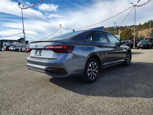 2022 Volkswagen Jetta Trendline image 3