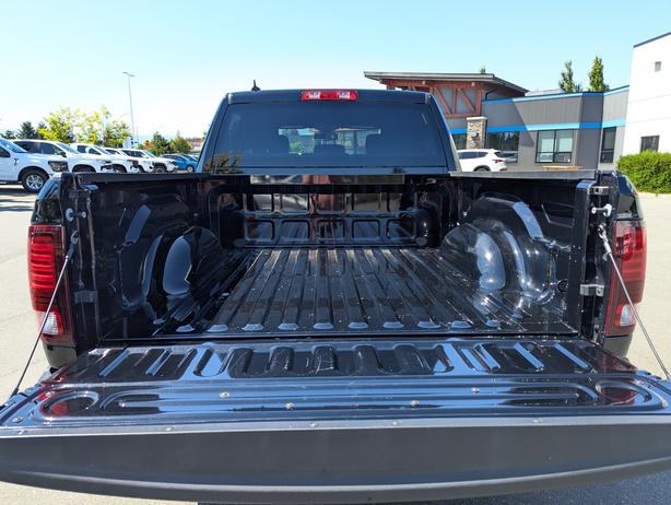 2022 Ram 1500 Classic Warlock - 5.7L V8, Crew Cab, 5' 7" Box, 4x4 image 8