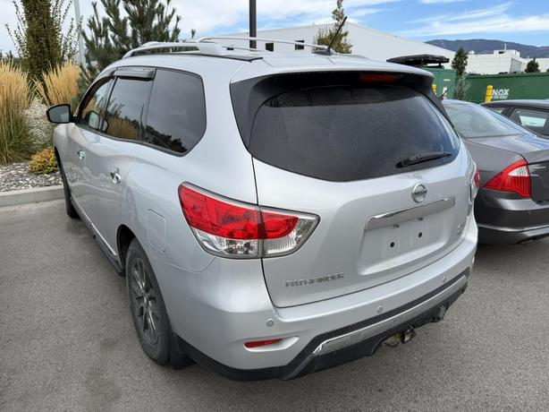 2013 Nissan Pathfinder SL image 3