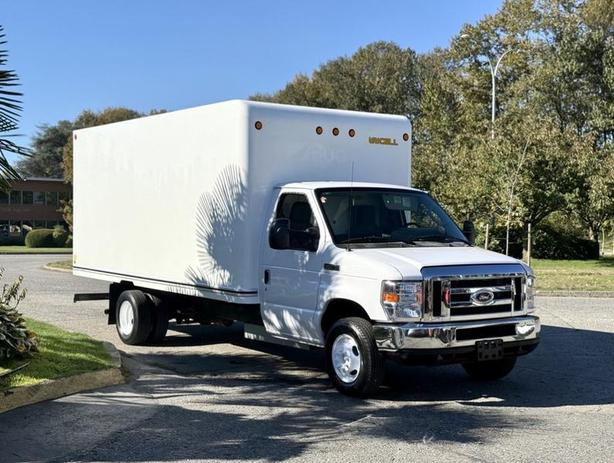 2019 Ford E-450 Super Duty 16-Foot Cube Van with Loading Ramp image 1