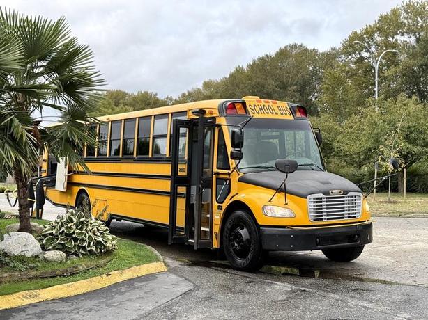 2014 Freightliner B2 39-Passenger Thomas School Bus with Cummins Diesel and Whee image 1