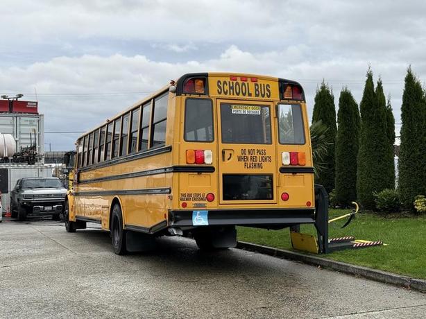 2014 Freightliner B2 39-Passenger Thomas School Bus with Cummins Diesel and Whee image 8