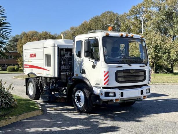 2012 Autocar XPERT Elgin Crosswind Street Sweeper with Dual Controls image 1