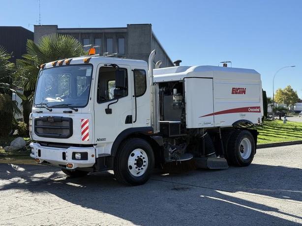2012 Autocar XPERT Elgin Crosswind Street Sweeper with Dual Controls image 5