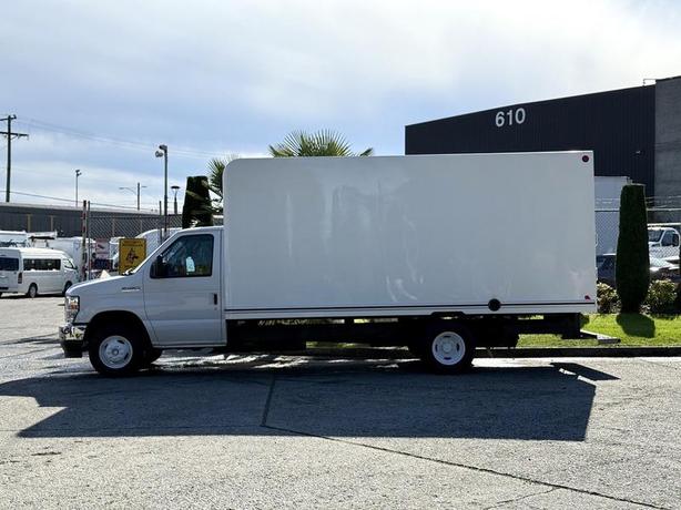 2021 Ford E-450 Super Duty 16-Foot Cube Van with Loading Ramp image 6