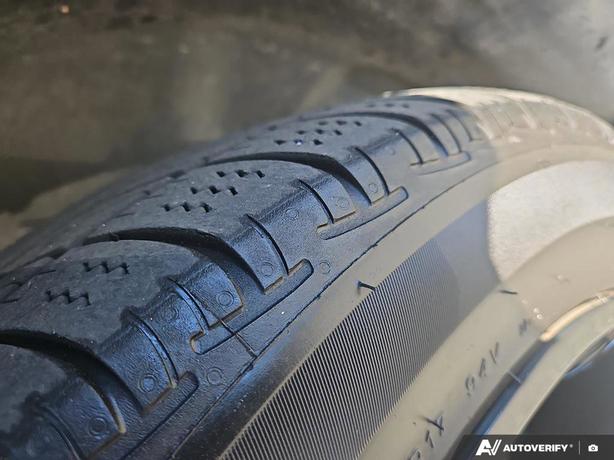 2016 Chrysler 200 4dr Sdn LX FWD | Keyless Entry | Cruise Control! image 7