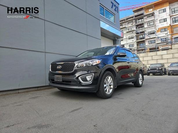 2016 Kia Sorento 2.4L LX | Low KM | Heated Seats! image 1