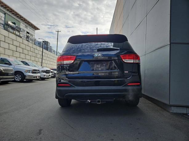 2016 Kia Sorento 2.4L LX | Low KM | Heated Seats! image 5