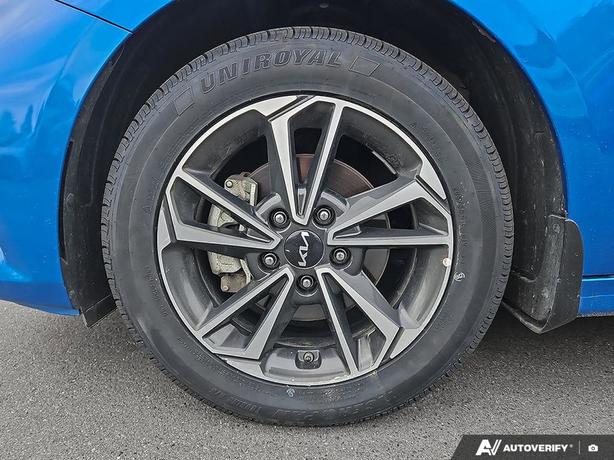 2023 Kia Forte GT-Line IVT | Keyless Start | Back-Up Camera! image 6