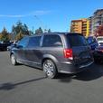 2020 Dodge Grand Caravan SXT | No Reported Accidents! thumbnail image 4