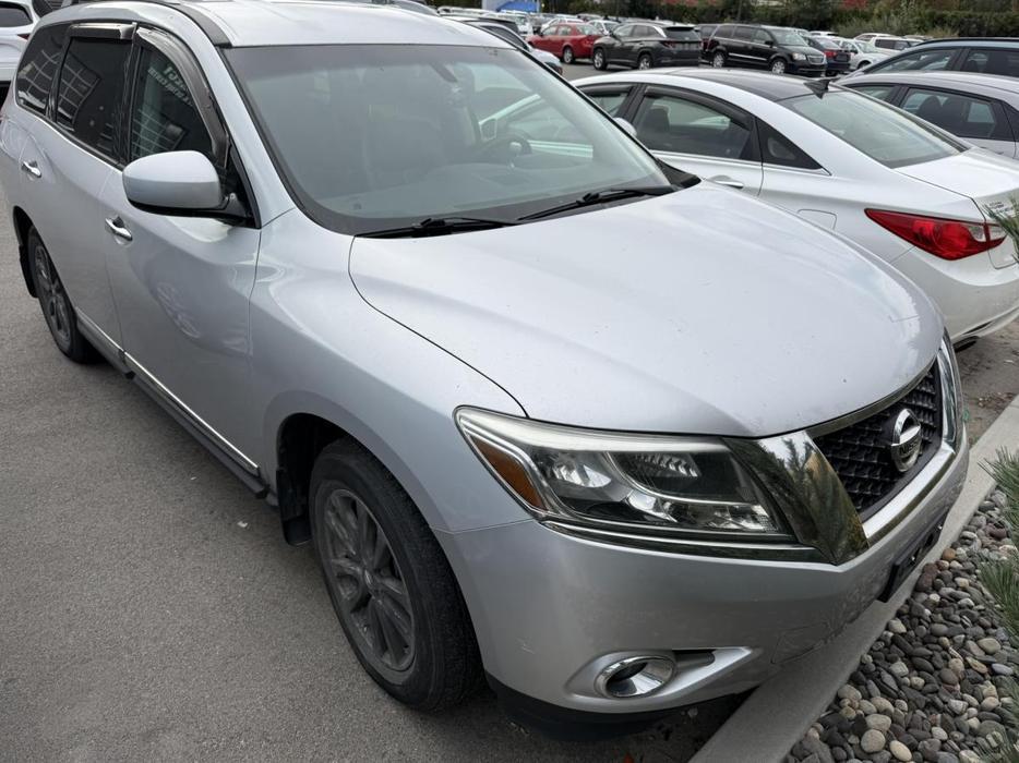 2013 Nissan Pathfinder SL display photo